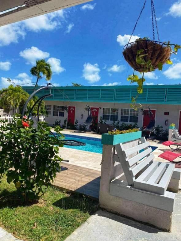 Georges Royal Inn Frederiksted Exterior photo